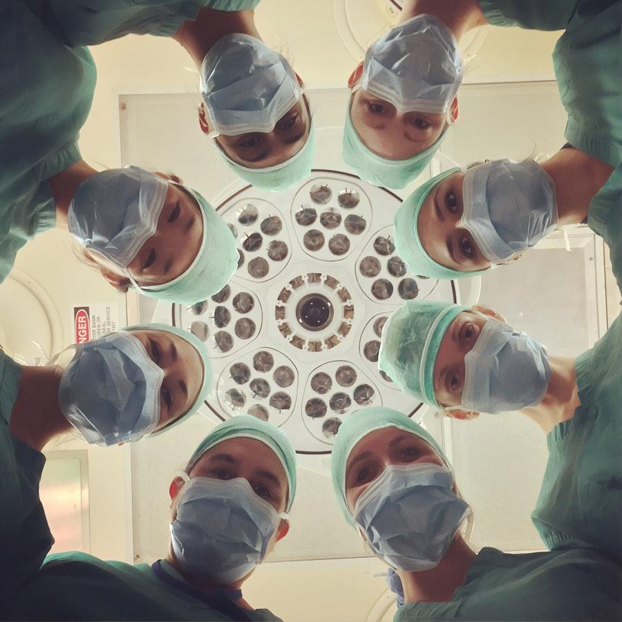 Equipe médica reunida, demonstração