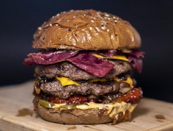 Brasa Classic com cheddar derretido